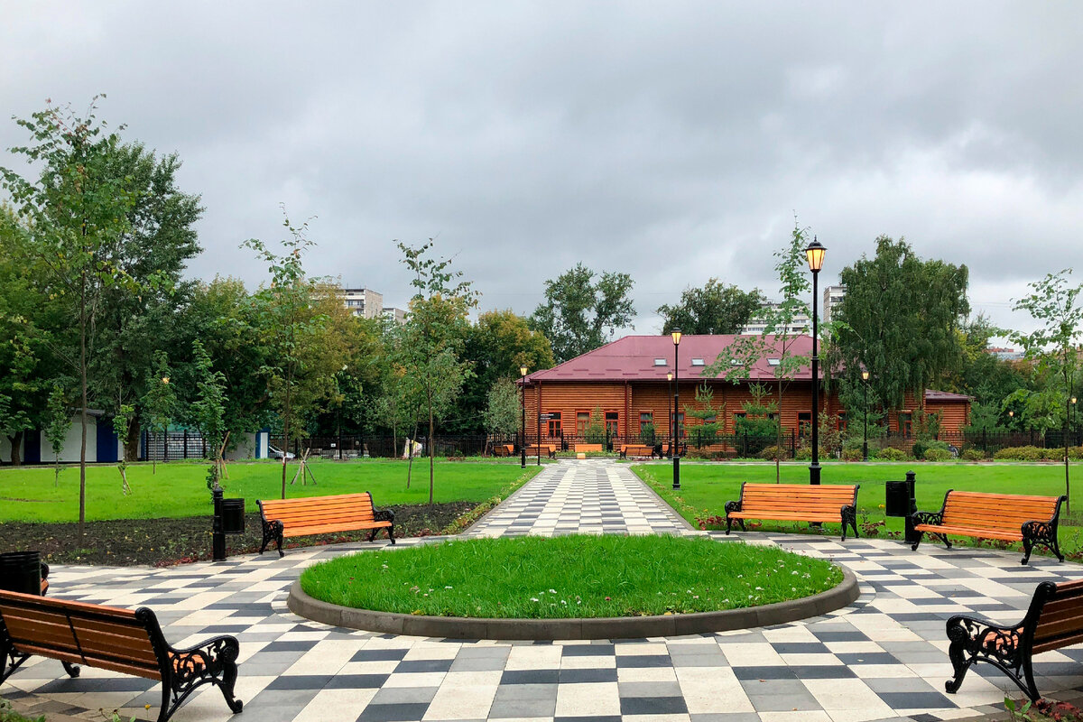 Детский Черкизовский парк. Вдалеке – новое здание исторической резиденции Московских митрополитов. Фото: Про Мой Район