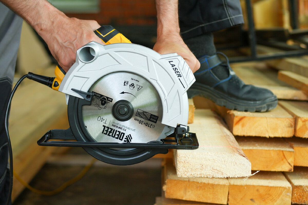 Обзор циркулярной пилы Denzel CS-210