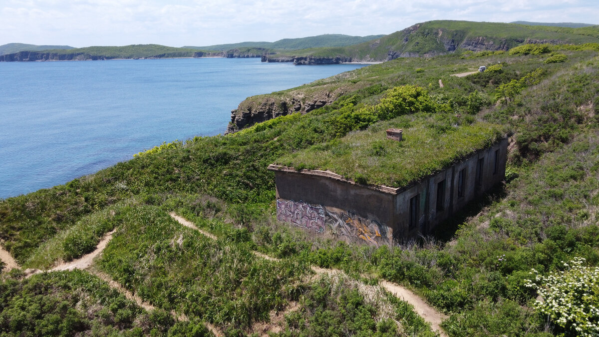 Руины казармы.