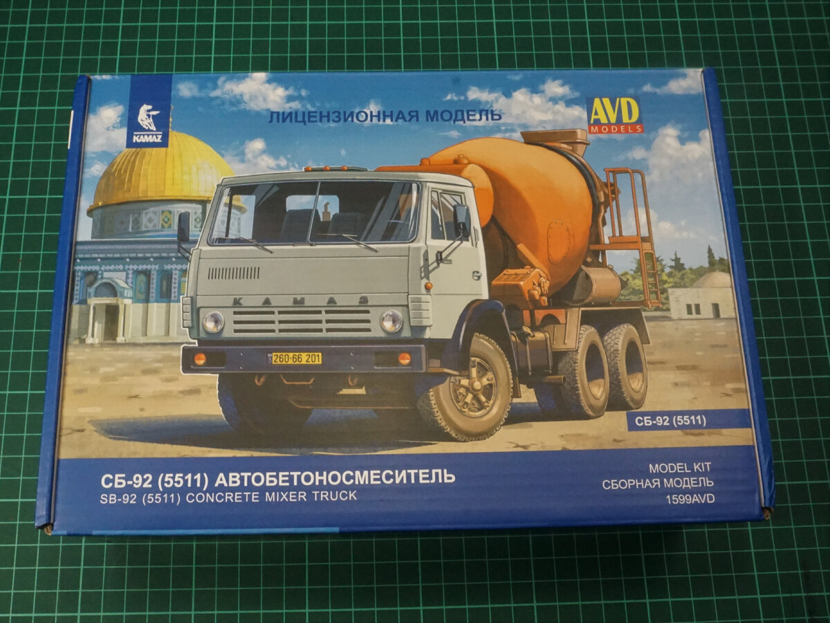 Автобетоносмеситель СБ-92 на базе автомобиля Камаз-5511, масштаб 1:43,  