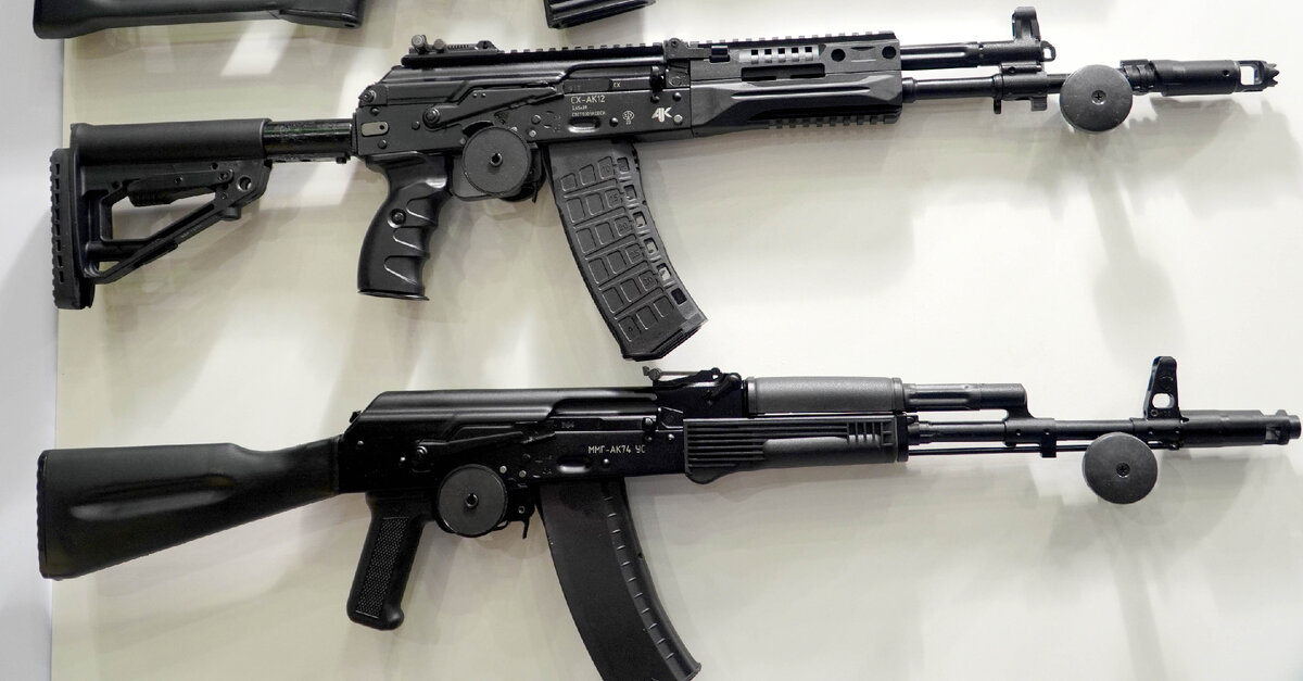 Сверху АК-12, снизу АК-74