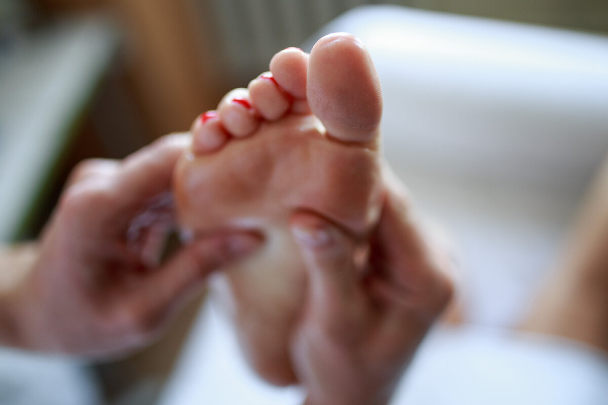 Массаж стоп в санатории "Дилуч"