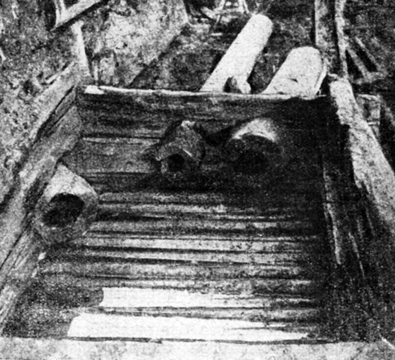 Водопровод в Новгороде, обнаруженный при раскопках А. В. Арциховским// Р. Е. Кавецкий, К. П. Балицкий. У истоков отечественной медицины. - Киев, 1934. - с. 10.