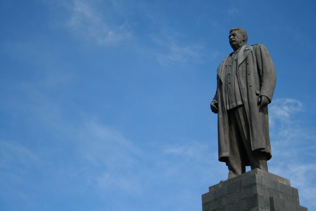 Сталин памятник. Памятник Сталину в Грузии. Гори Грузия памятник Сталину. Город гори памятник Сталину. Статуя Сталина в Грузии.