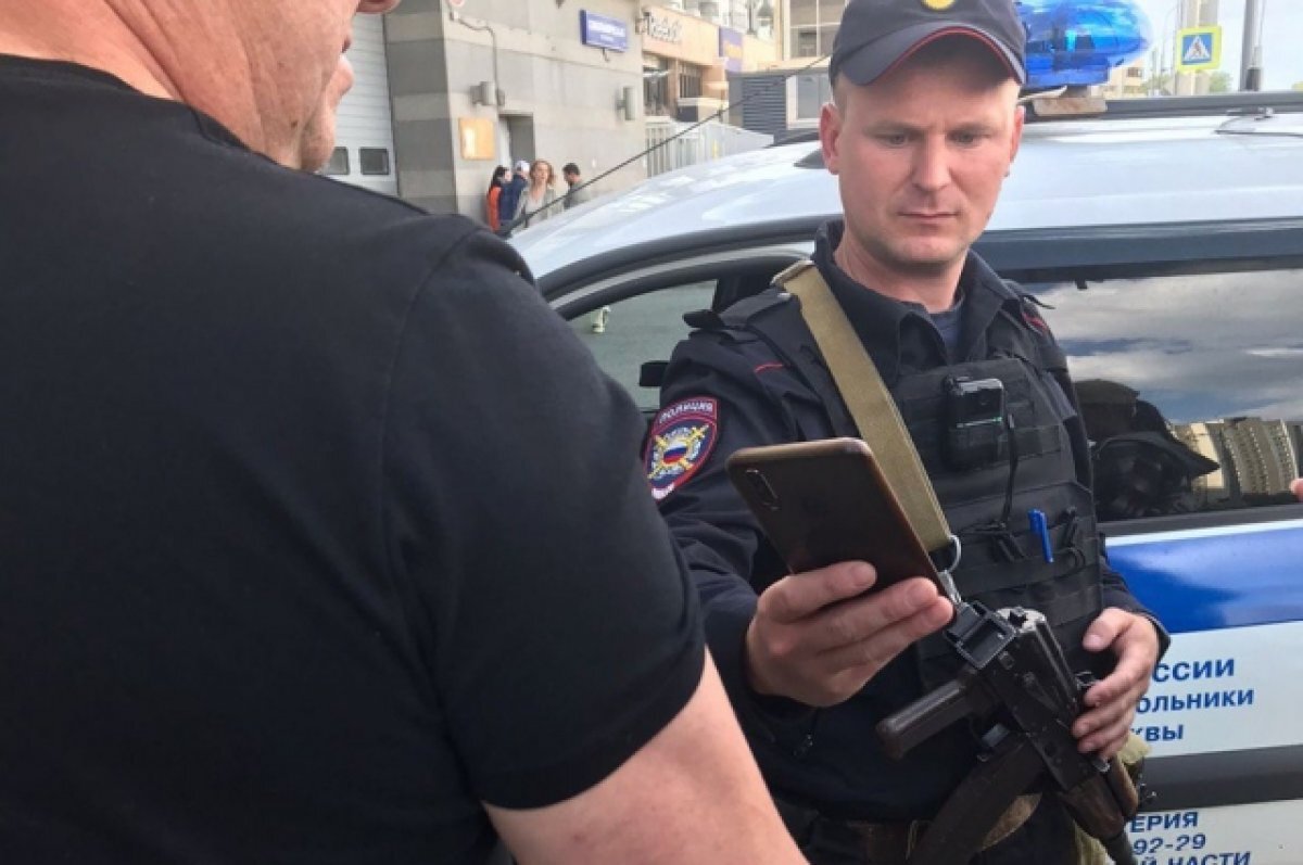   В московском ТЦ пьяная женщина прокусила руку охраннику до кости