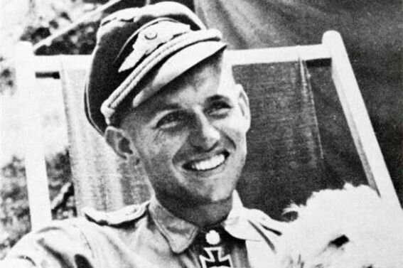 "Лучший немецкий ас" Эрих Хартманн вышел в отставку в 1970 году в звании всего лишь полковника. Как-то маловато для аса, сбившего 352 вражеских самолета