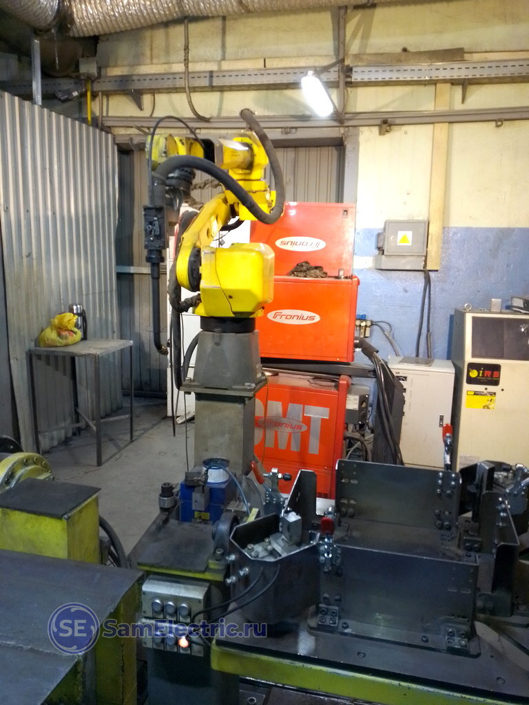 Робот на производстве электрощитов. До ИИ ему так же далеко, как калькулятору до Айфона. Завод IEK, Ясногорск