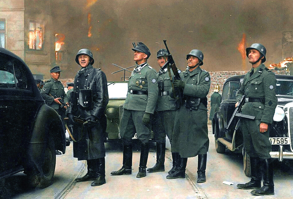 «Идеальные солдаты» во время Варшавского восстания. (1943 год).