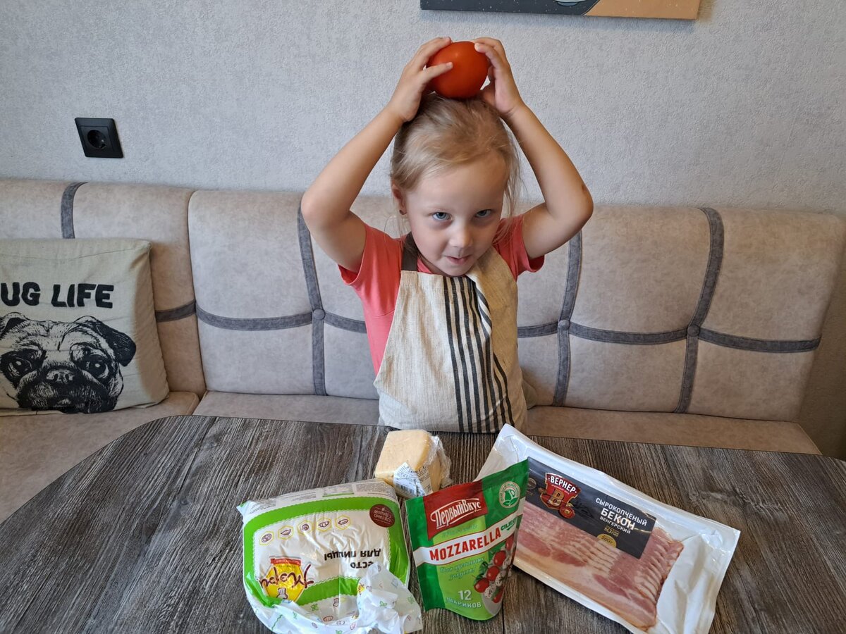 Подготовим все ингредиенты, нарядим повара в униформу.