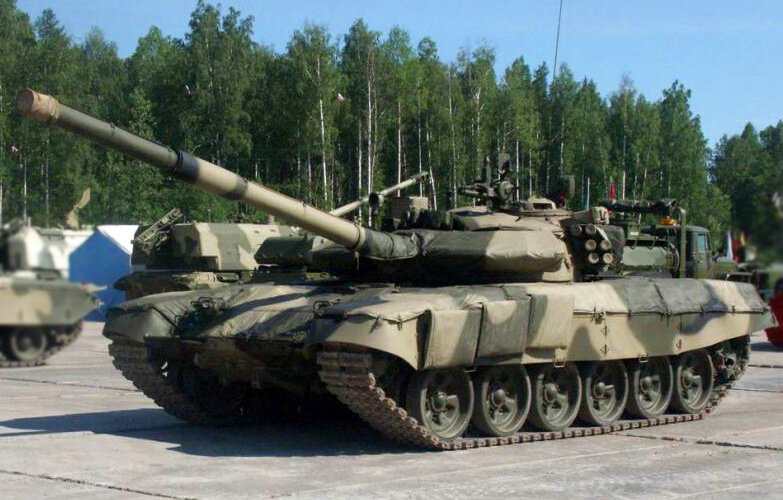 Танк с защитной "накидкой"