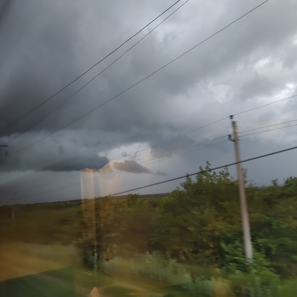 Краснодарский край весь в тучах. Кругом грозы.