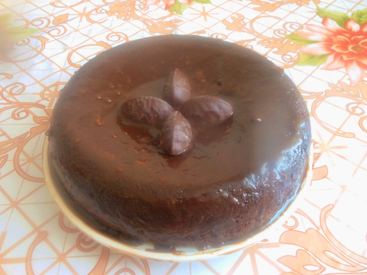 Насыщенно-шоколадный, влажный, тающий... Все это о брауни! В его приготовлении нет ничего сложного, он просто обязан получиться с первого раза у каждой хозяйки! 
