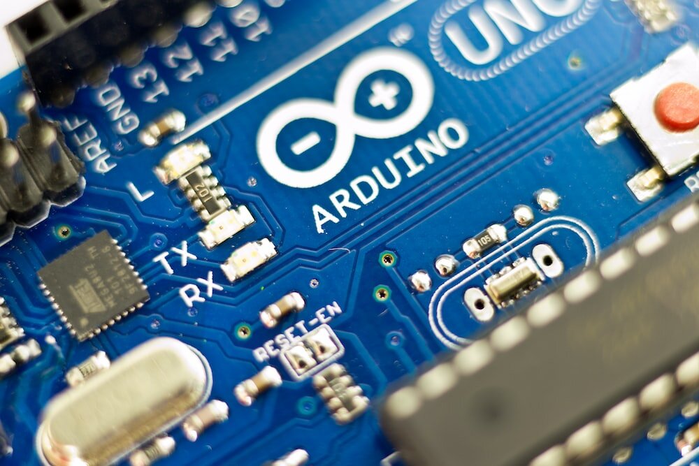 Книга: Arduino Uno и Raspberry Pi 3: от схемотехники к интернету вещей