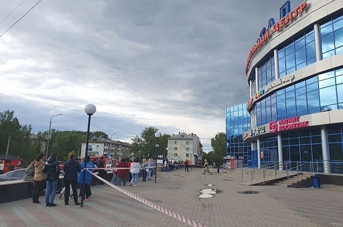    Один человек пострадал в результате взрыва в ТЦ в Свердловской области
