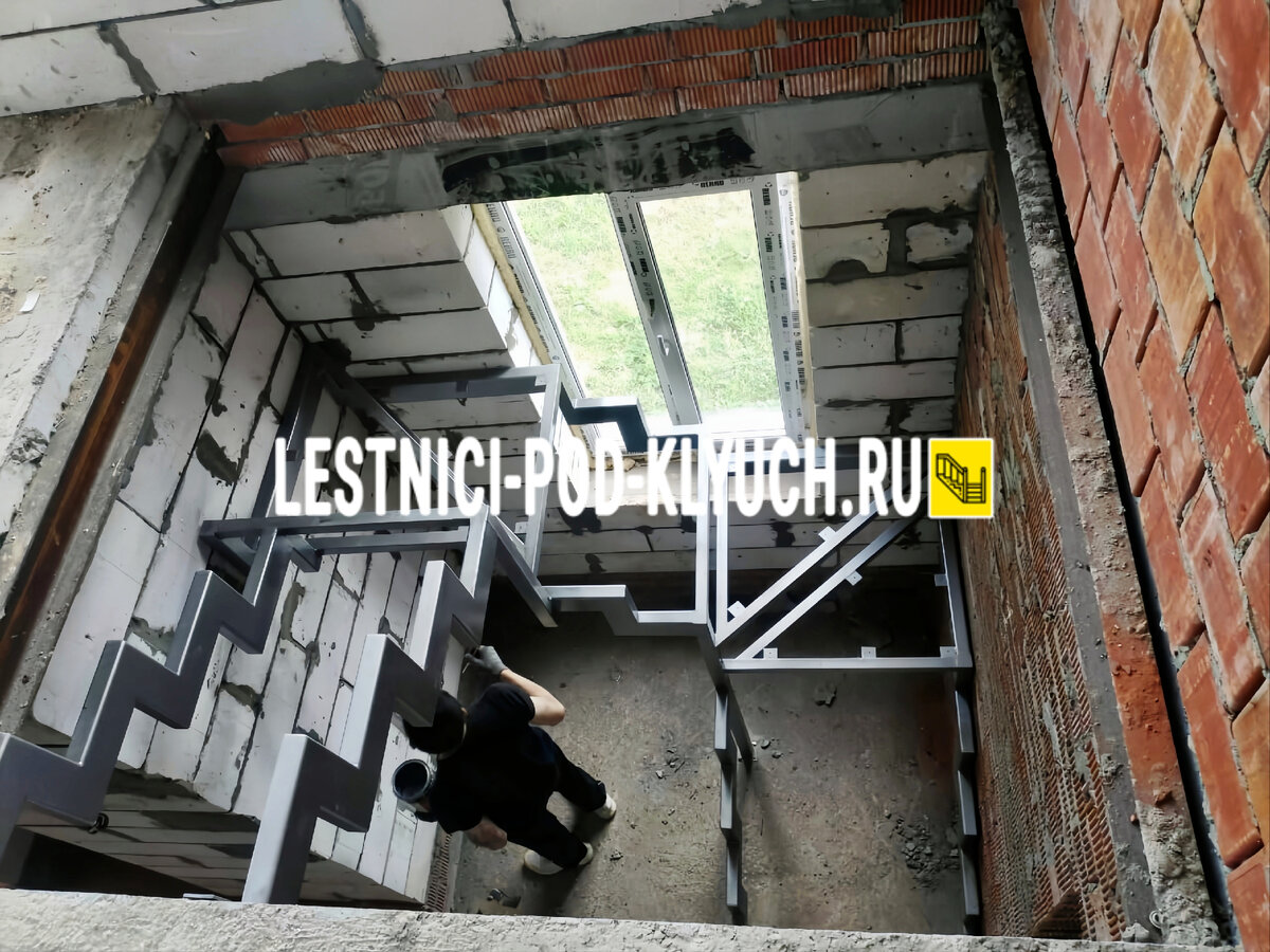 Принимаем звонки: пн-вс с 8:00 до 21:00 (+7 499 490-72-90). Электронная почта: info@lestnici-pod-klyuch.ru 