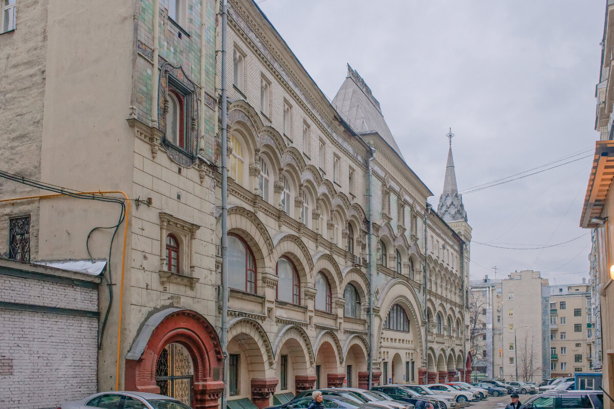 Саввинское подворье на Тверской. Саввинское подворье Тверская 6/6. Саввинское подворье передвинули. Саввинское подворье в Москве передвигали.