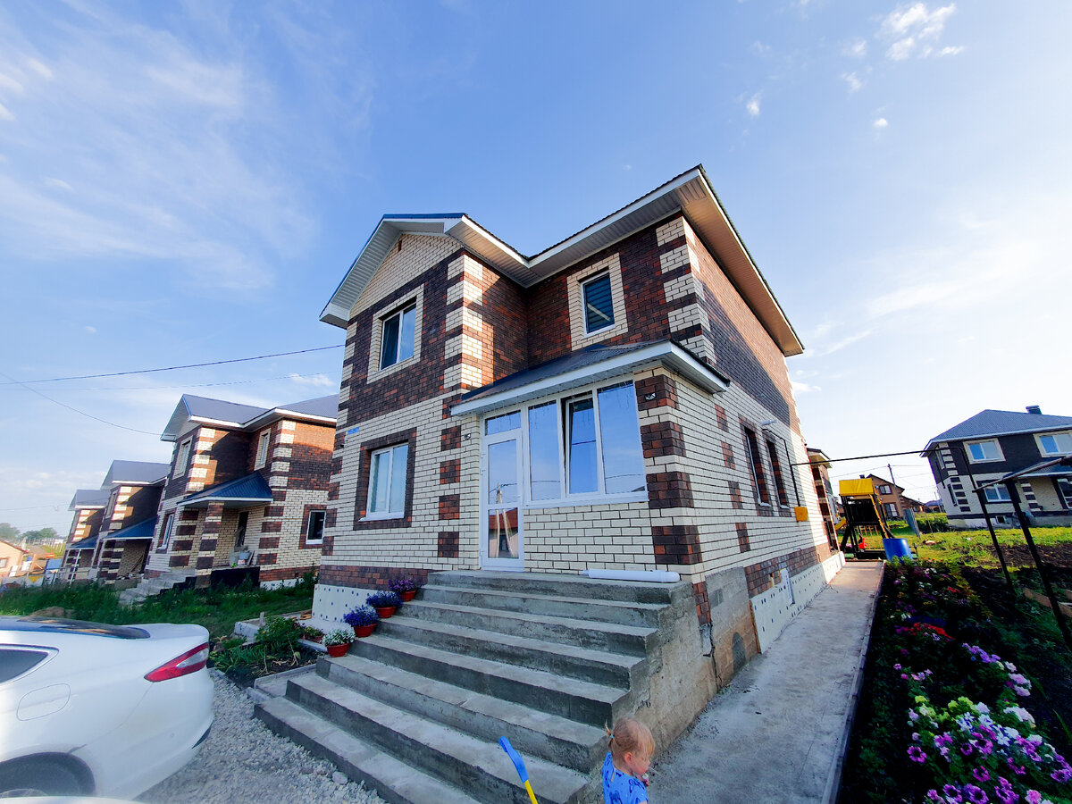 Наш дом. Ох сколько же ещё вложений сюда нужно...