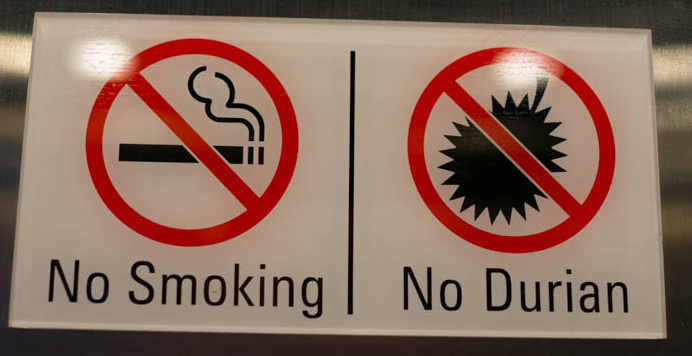 Почему дуриан так популярен среди фруктов? Он всегда готов поднять вам настроение своим "тяжелым" характером и "острым" чувством юмора!