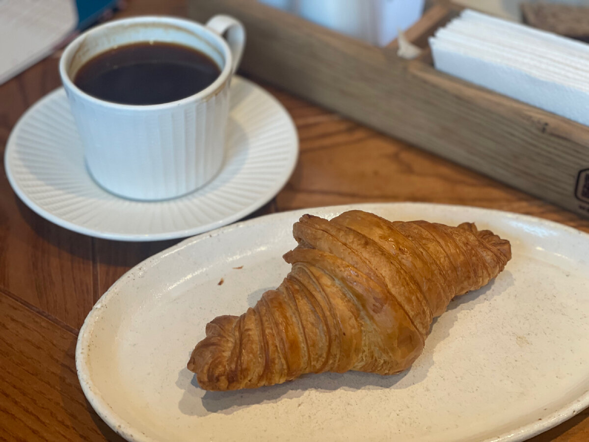 Кофе ☕️ и круассан 🥐 = идеально 