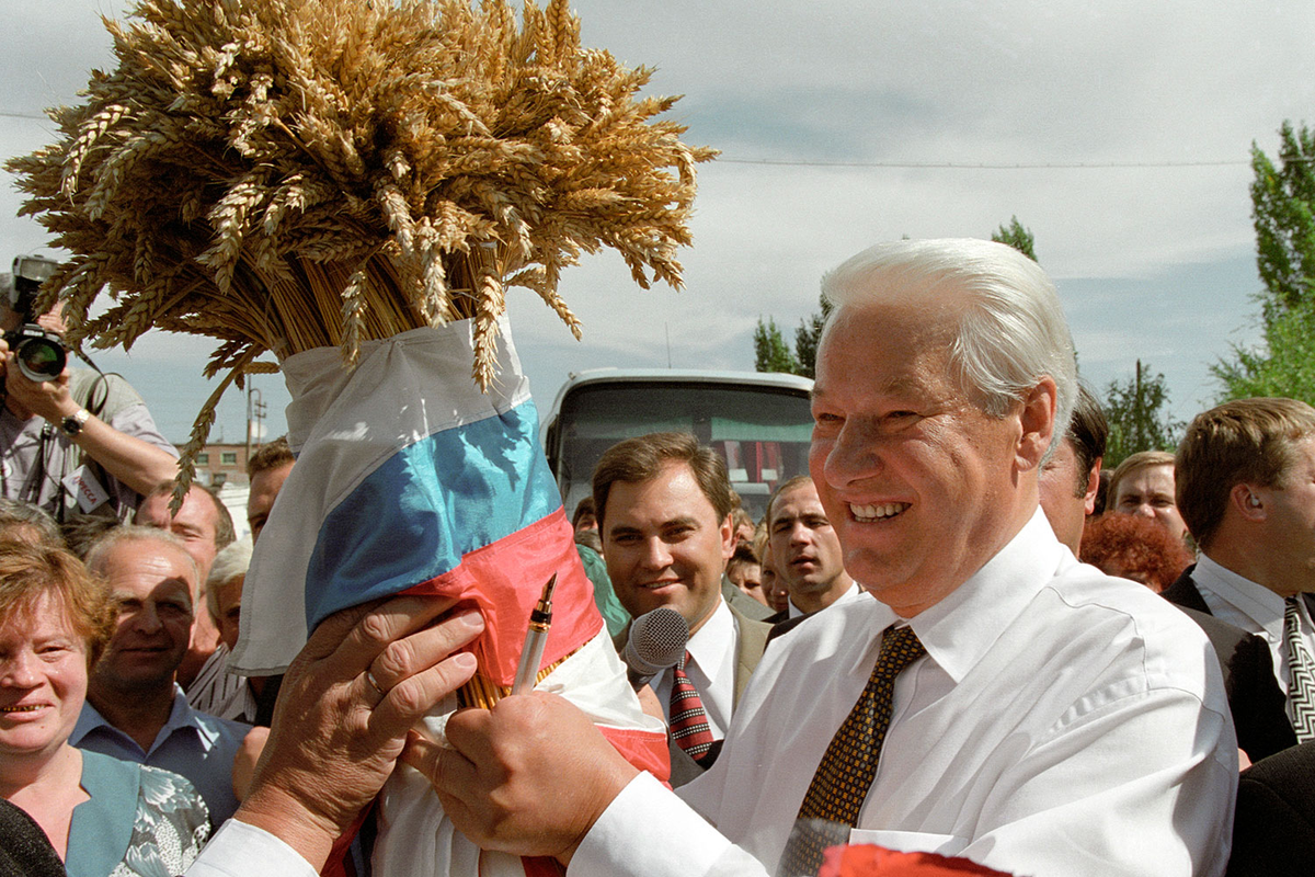 Если-бы в России проводился чемпионат среди высшей знати по вылизыванию одного места у Владимир Владимировича Путина, то претендентом на победу в нём явно был бы спикер Госдумы -- Вячеслав Володин.-3