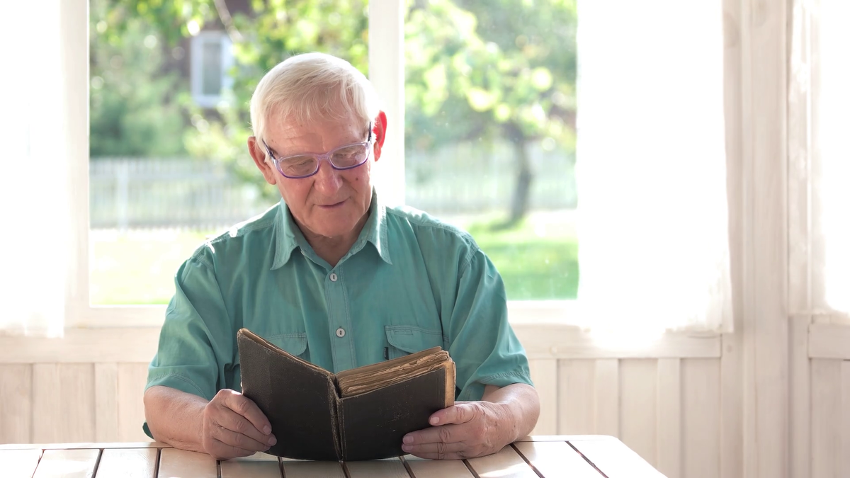 https://dm0qx8t0i9gc9.cloudfront.net/thumbnails/video/rZJIMvhmliwmde8a6/videoblocks-senior-couple-and-book-old-woman-hugging-man-indoor-true-life-story_bpa2hjppl_thumbnail-1080_01.png