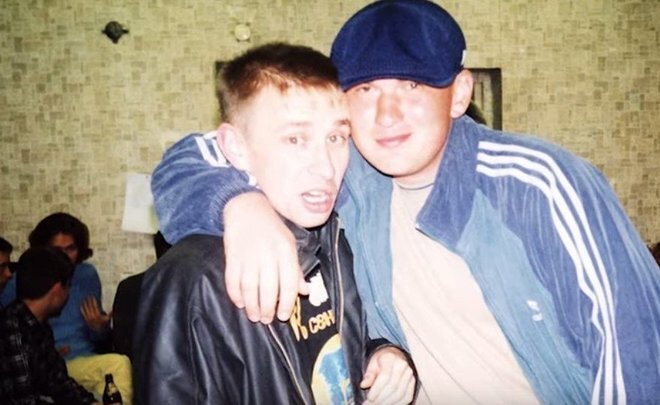 Фото: Скриншот realnoevremya.ru из видео «История основания рэп-бригады «Злой Дух». Первое интервью Дмитрия «Духа»/youtube.com, аккаунт «Андеграунд Казани». В кепке — Злой 