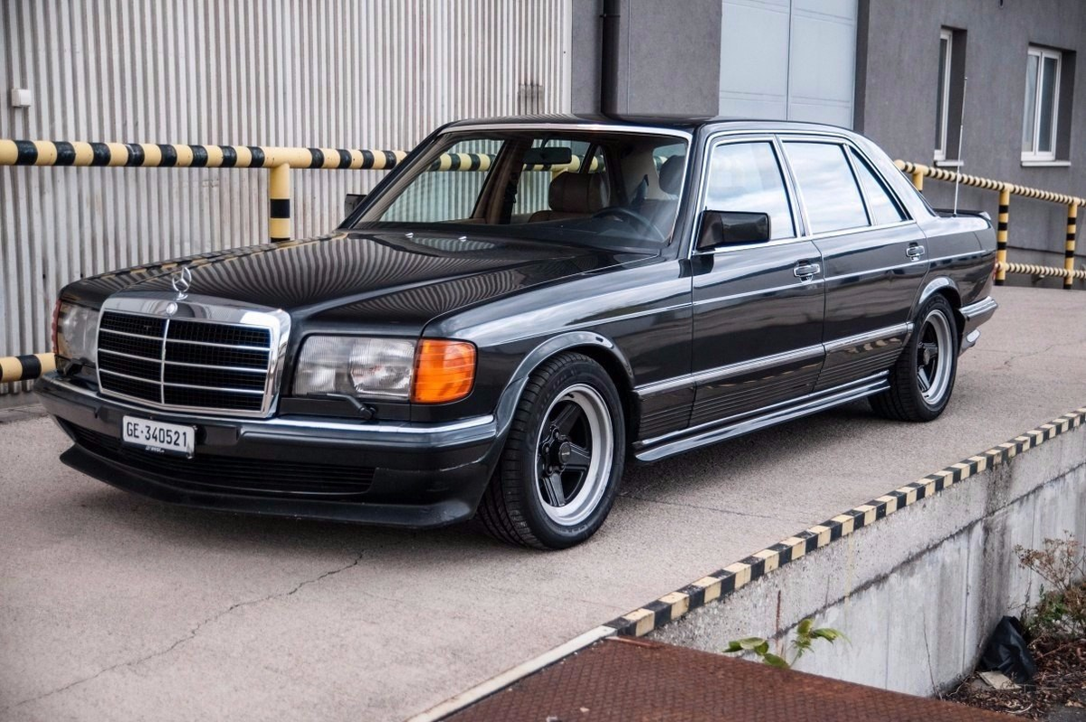 Садилась в мерседес. Мерседес Бенц w126. Mercedes w126 AMG. Мерседес-Бенц w126 sel. Mercedes-Benz 500 sel w126.