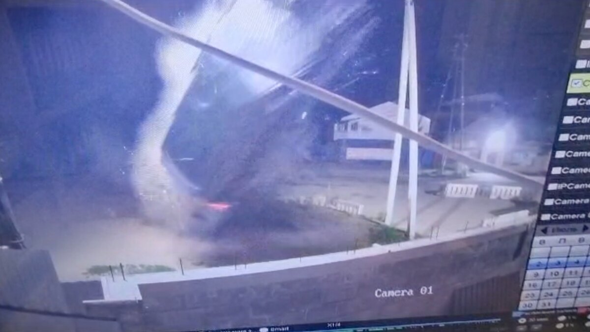     В ГИБДД Саяногорска рассказали подробности про «летающий» автомобиль. Оказалось, что за рулем находился 16-летний подросток.