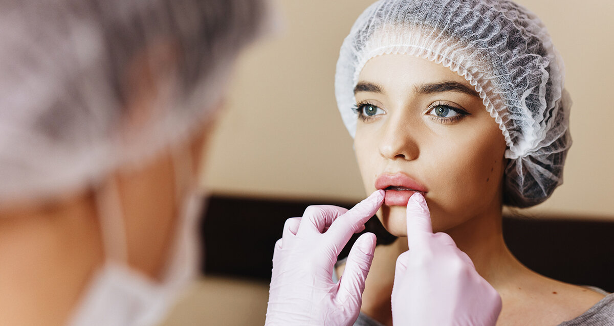 Увеличение губ. Фото photogenica.ru 