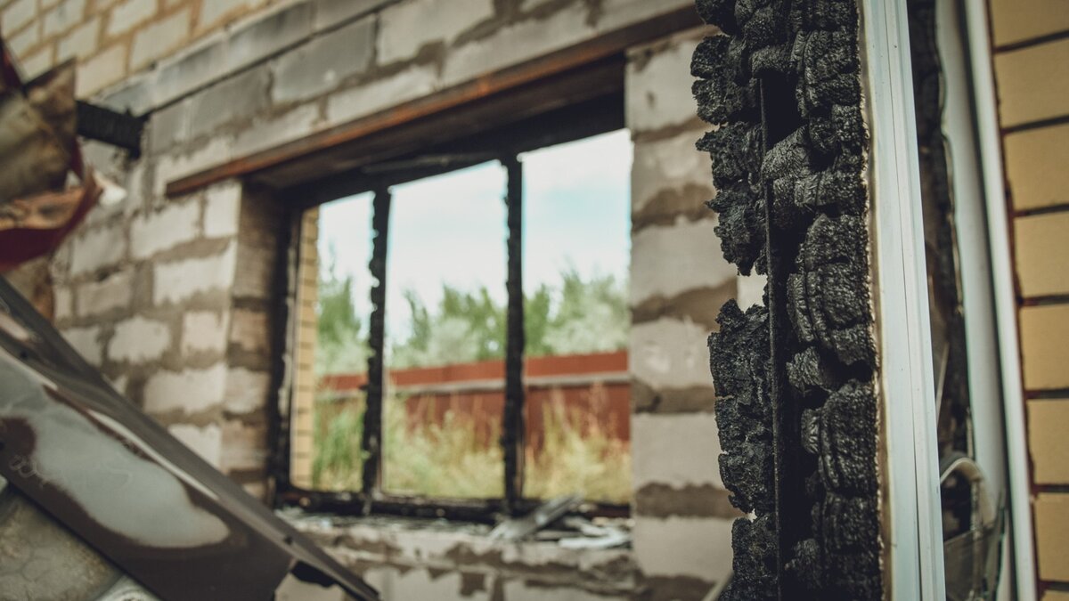     Один человек погиб во время пожара в доме в селе Викуловского района. Трагедия произошла сегодня ночью в селе Одино.