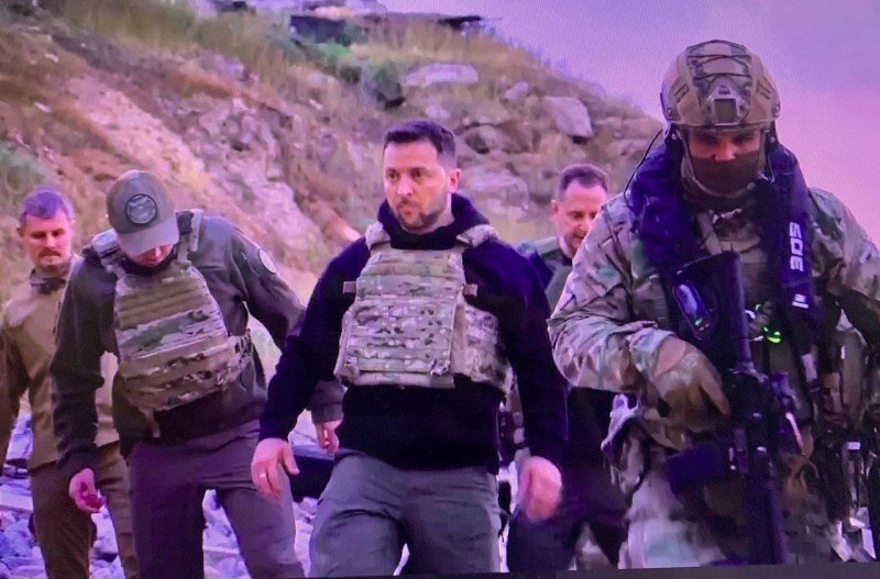    Зеленский приплыл на остров Змеиный