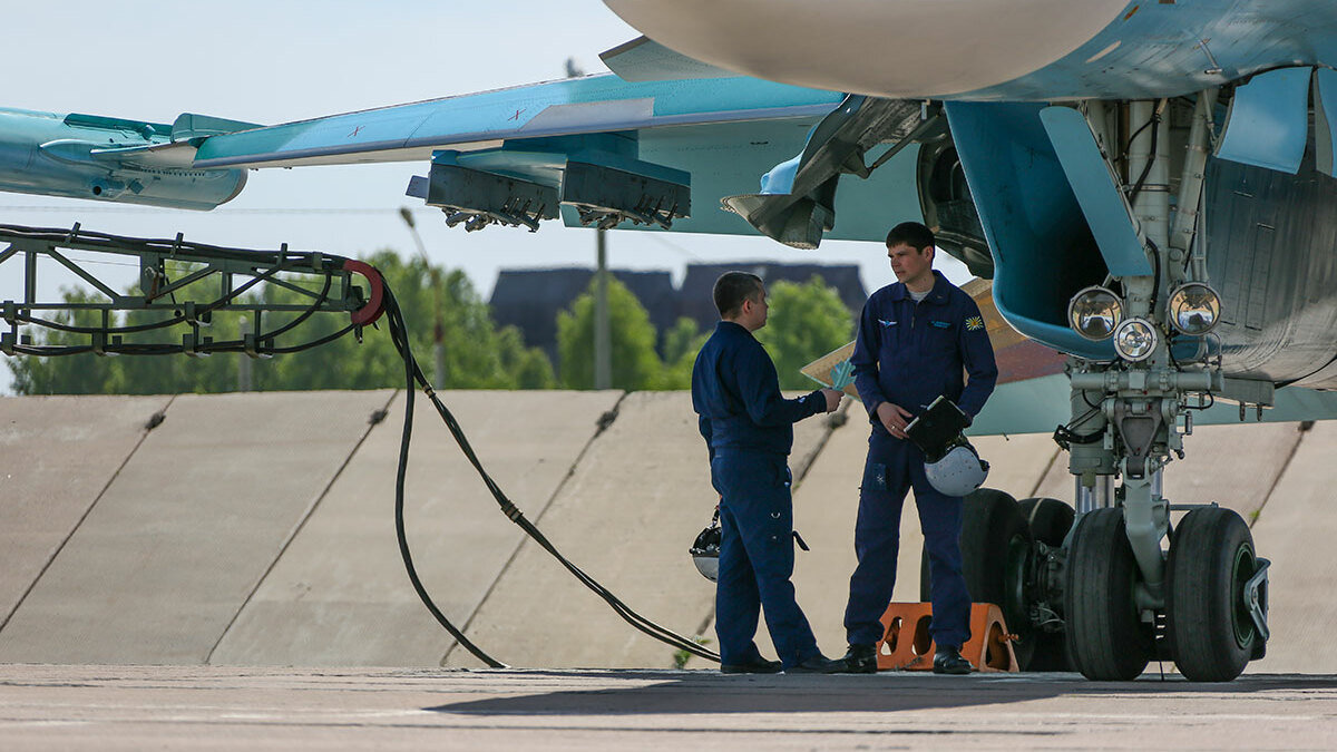     Целью атаки украинской ракеты по Ростовской области 9 июля мог стать военный аэродром Морозовска, об этом сообщил начальник Главного штаба ВКС Виктор Афзалов.