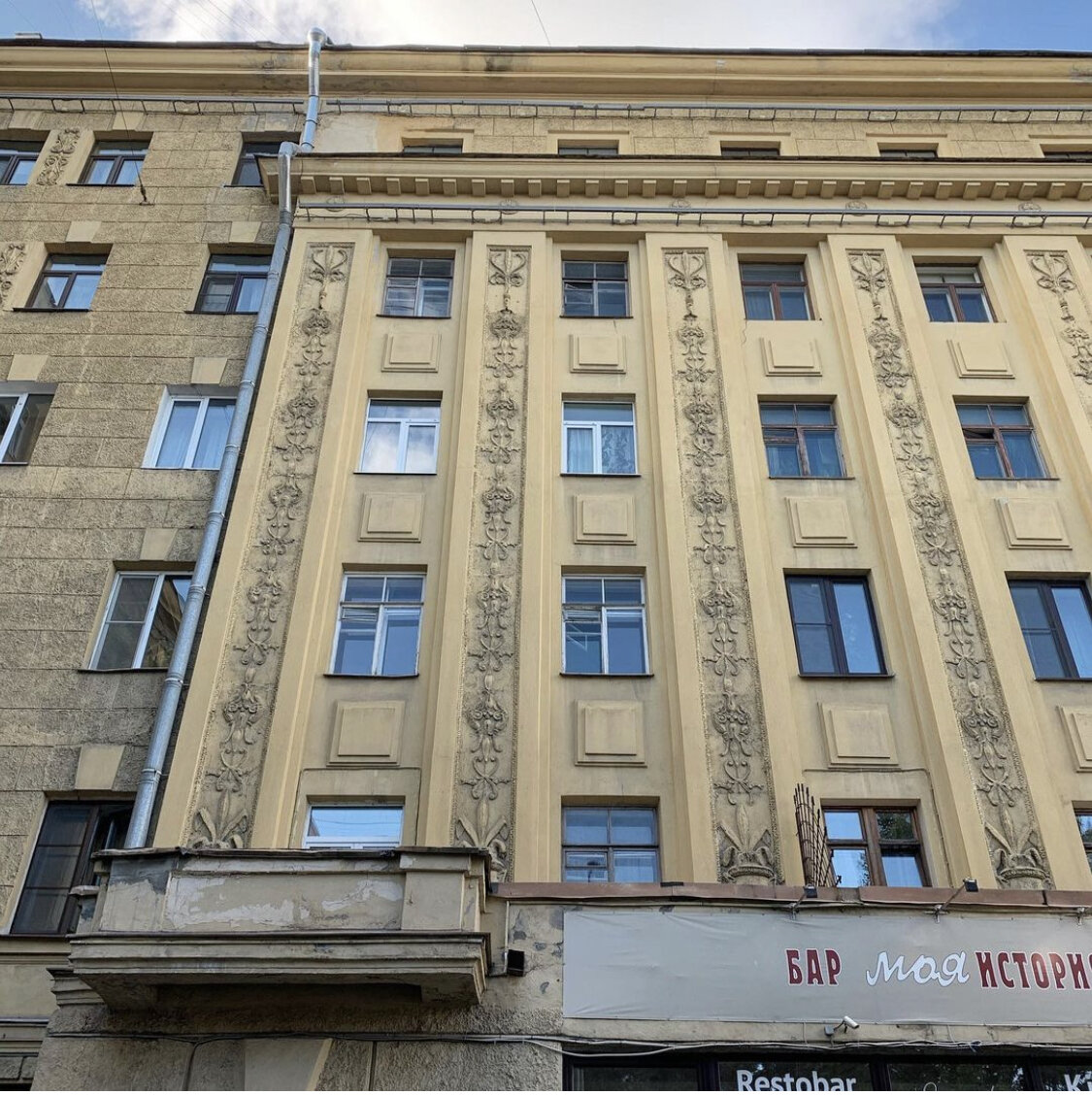 Сталинки на площади Чернышевского в Московском районе. Балкон внутри арки и  открытые террасы | stalinka_na_chernoi | Дзен