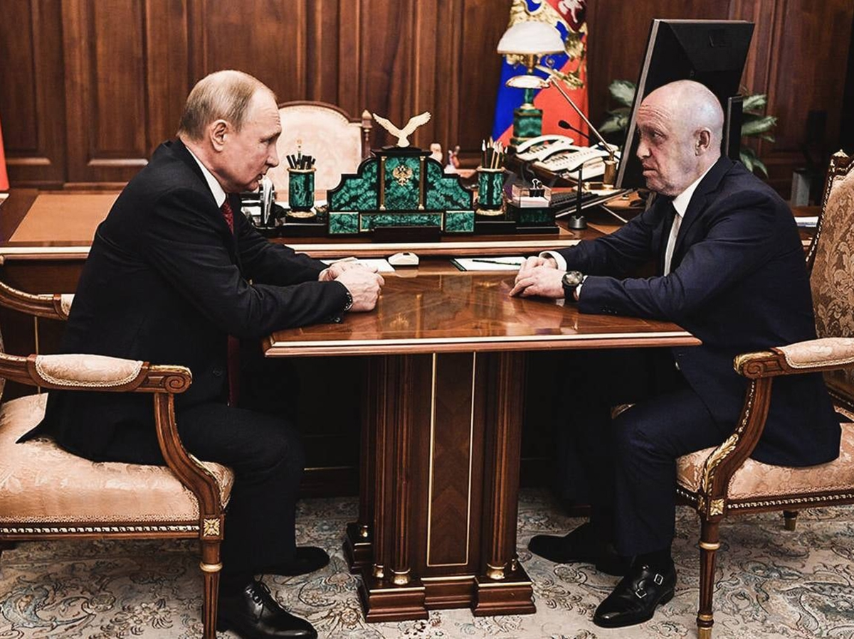 Сегодня немного смешно видеть недоумение от сообщений о встрече Путина с Пригожиным, мол как так, назвал Пригожина мятежником, а потом встречается с ним.