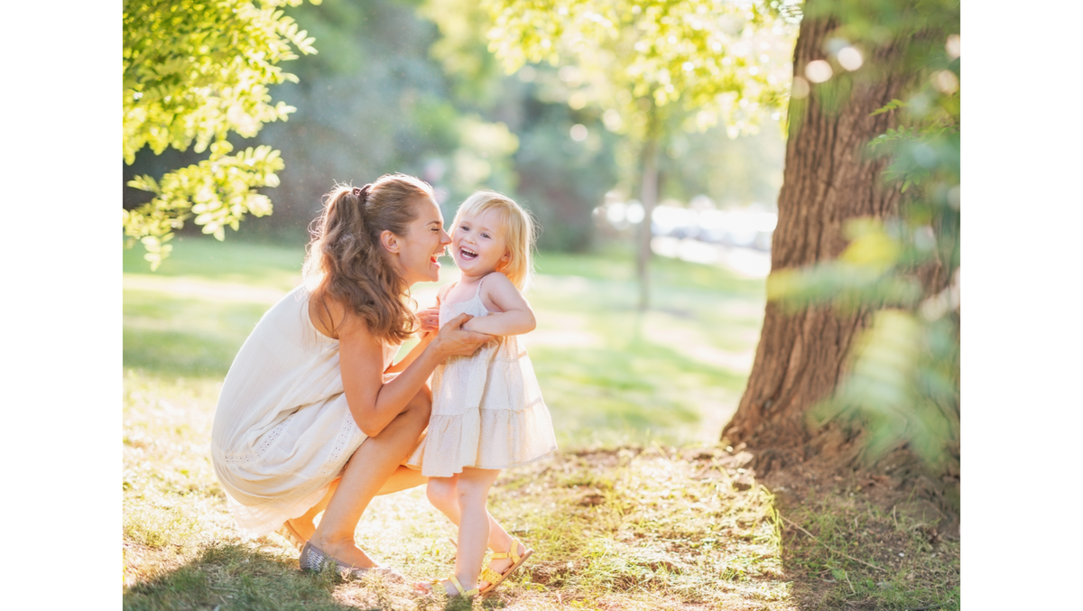 счастливая  женщина с ребенком