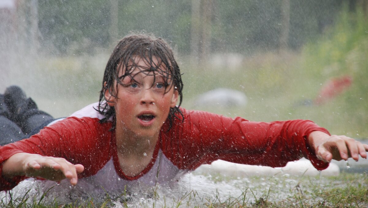     В Ростове-на-Дону из-за прошедшего дождя затопило дороги и появился неприятный запах, сообщили горожане в соцсетях.