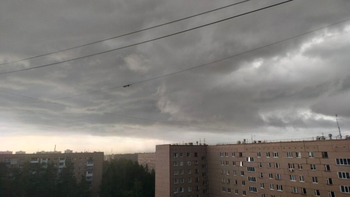     В Удмуртии до конца дня 12 июля возможно повторение стихии, которая обрушилась на республику утром и днем. О таком прогнозе корреспонденту Udm-info рассказали в Гидрометцентре региона.
