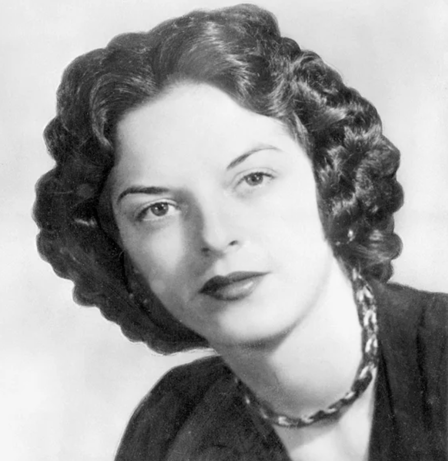 Кэролин Холлоуэй, в будущем Брайант