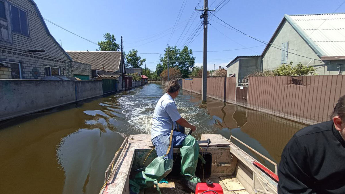 Ядовитая вода и отравленная земля: как живут люди в Херсонской области и  какая помощь им нужна | Милосердие.ru | Дзен