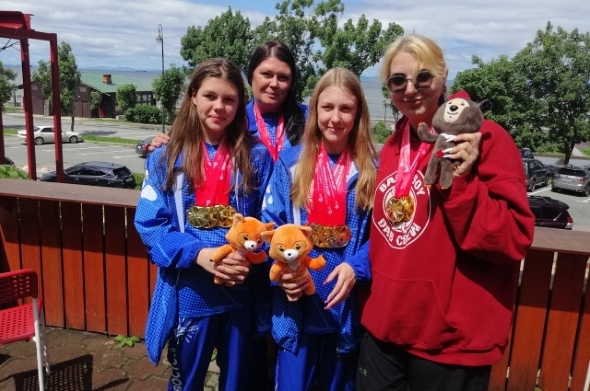    Ожерелье из медалей.