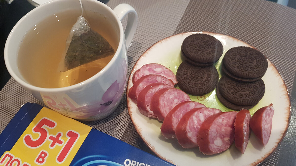 Печенье OREO и колбаса Краковская "Ближние горки"