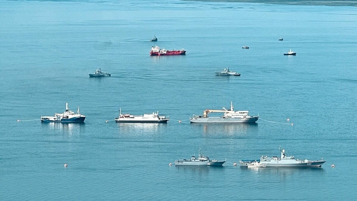     После теракта на Крымском мосту из Крыма и Краснодара вышли первые паромы.