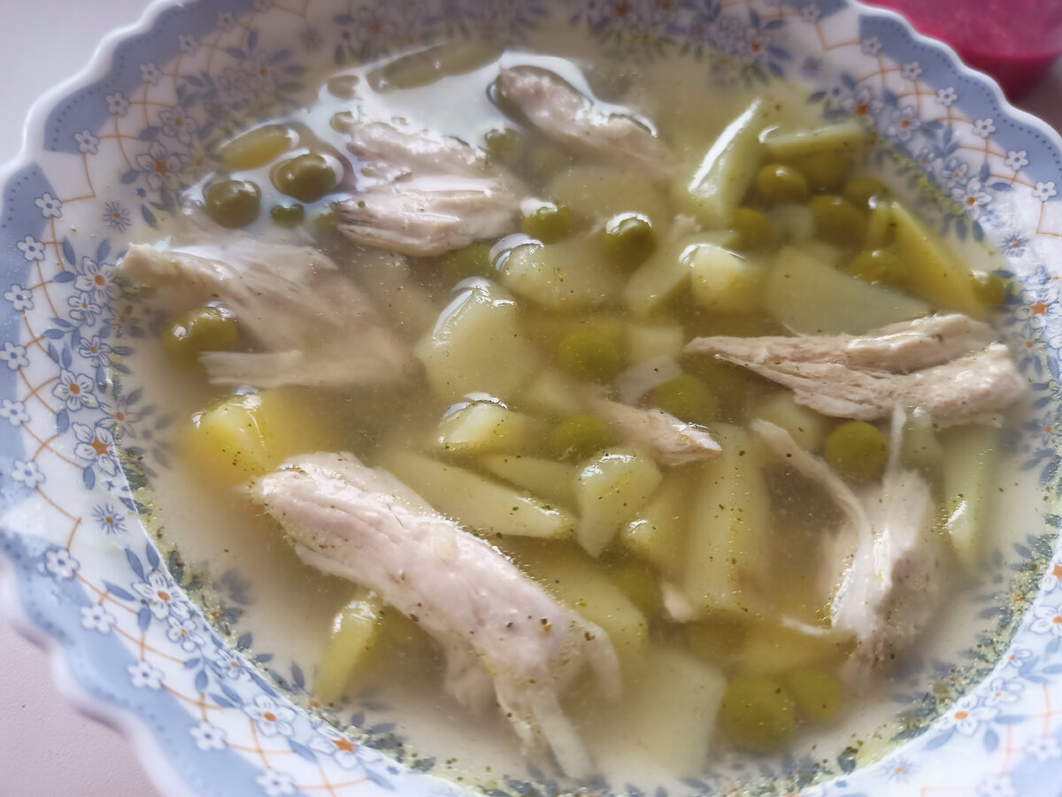 Суп с курицей и  консервированным зелёным горошком, меню на день, про нашу жизнь