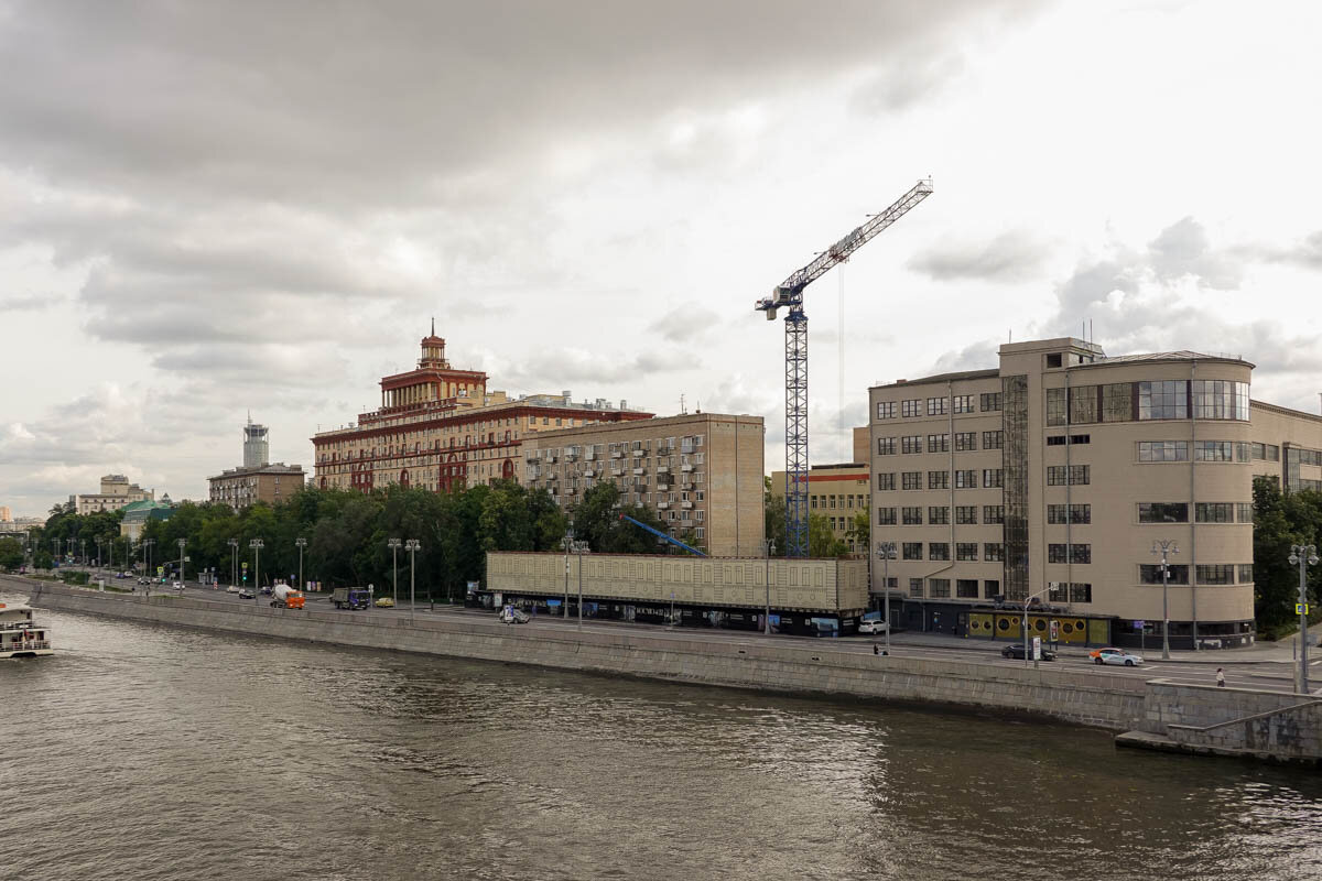 Прогулка по Москве. Опасное здание с бомжами, неизвестная пешеходная улица,  и многое другое | Самый главный путешественник | Дзен