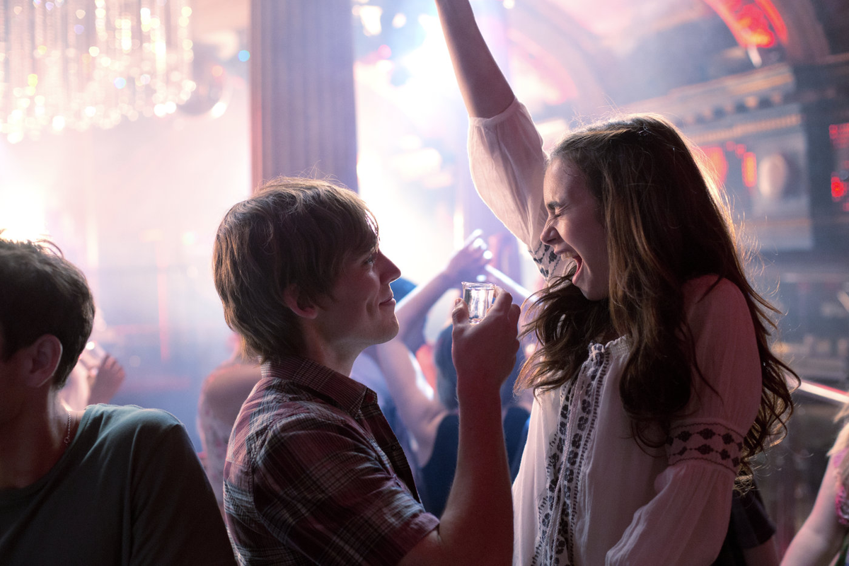 Девчонки полюбили не меня mp3. С любовью Рози фильм. Love, Rosie (2014). Сэм Клафлин в фильме с любовью Рози. С любовью Рози 2.