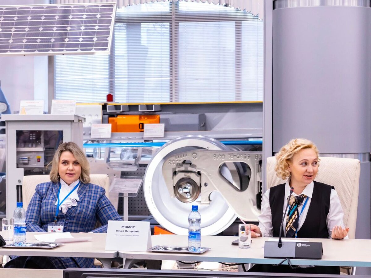 || Слёт молодёжи Московской региональной дирекции железнодорожных вокзалов 2023 Вступительное слово начальника МРДЖВ О.П. Момот и заместитель начальника дирекции железнодорожных вокзалов Ислямова Г.С.