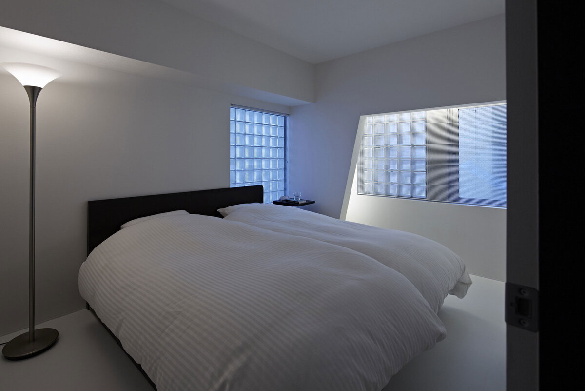 В таких квартирах практически всегда нужно дополнительное освещение.