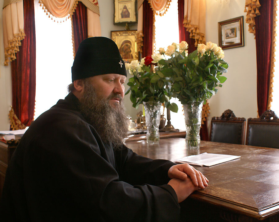 митрополит павел в киево печерской лавре фото.