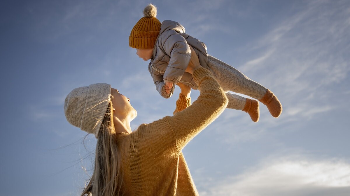    Ребенок на руках