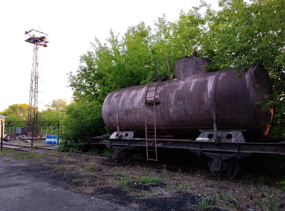 Моя вечерняя прогулка до проходной Синарского трубного завода г. Каменск- Уральский. Выставка железных фигур. | Ольга Ч. (Обзоры, рецепты, отзывы) |  Дзен